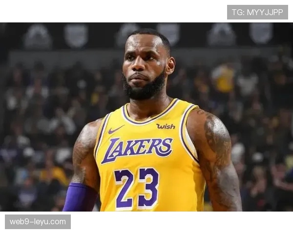 詹姆斯再创辉煌：稳健表现彰显赛场统治力，深度解析其影响力与趋势演变