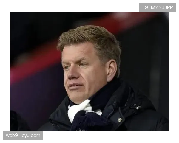 热刺内部裂痕加剧：主帅战术偏差成关键争议点，球队争冠之路面临全面崩盘！