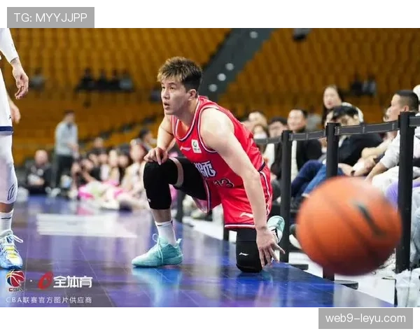 郭艾伦这生活也太反差了，球场上拼命，镜头外却爱买买买停不下来！